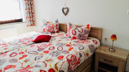 Waldkappel Apartment | RJS Lambach GbR, Ferienwohnung am Dorfplatz
