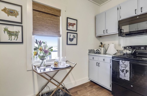 Swanton House | RM 7: Lake access, Pond view, Gas fireplace, Par-3