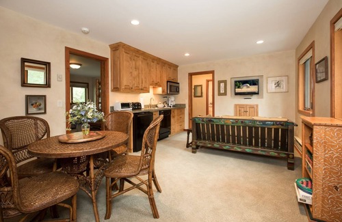Moose Wilson Road House | RMR: Mallory House in The Aspens/Wilson,WY