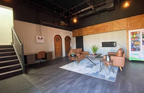 Clairmont Apartment | RNDup Urban Lofts Exec Single Room Modern and Trendy!