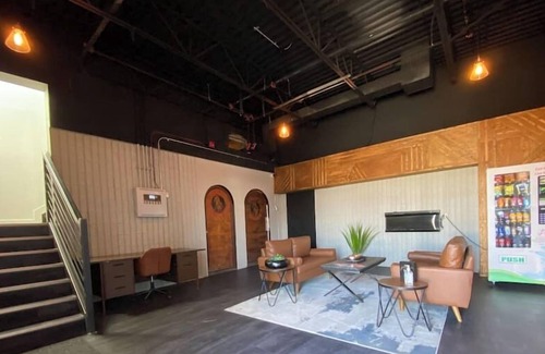 Clairmont Apartment | RNDup Urban Lofts Exec Single Room Modern and Trendy!