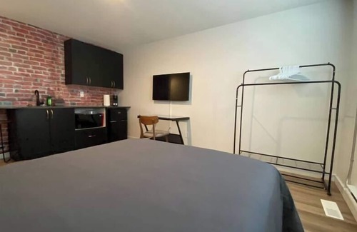 Clairmont Apartment | RNDup Urban Lofts Exec Single Room Modern and Trendy!