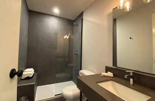 Clairmont Apartment | RNDup Urban Lofts Exec Single Room Modern and Trendy!