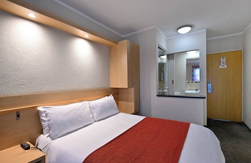 Brakpan Hotel | Road Lodge Carnival City
