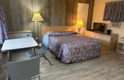 Merritt Hotel | Road Runner Motel