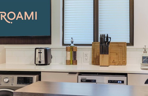 Midtown Apartment | Roami at The Palace | 2 Bedroom | Queen #09