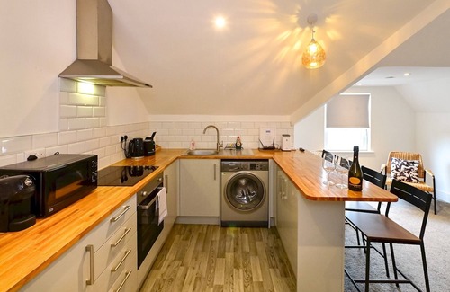 Caerau Apartment | Roath - Modern Flat Near City Centre W/Parking | Pass the Keys