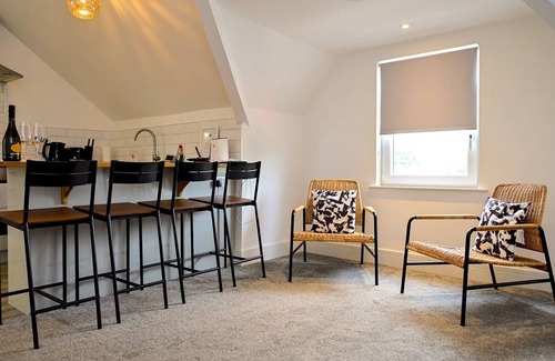 Caerau Apartment | Roath - Modern Flat Near City Centre W/Parking | Pass the Keys