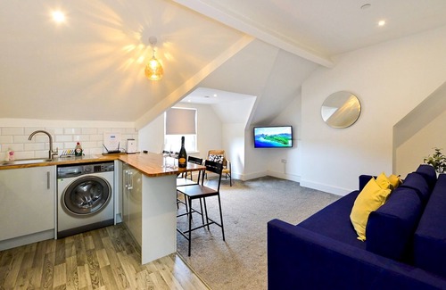 Caerau Apartment | Roath - Modern Flat Near City Centre W/Parking | Pass the Keys