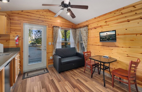 Union Cabin | Robinhood Village Resort