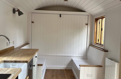 Alfriston Cabin | Robins Retreat - orchard with hot tub - see extras