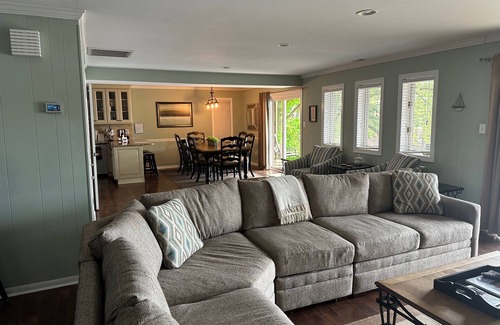 Mount Mourne House | Robyn's Nest - Lovely Lakefront Property with Expansive View