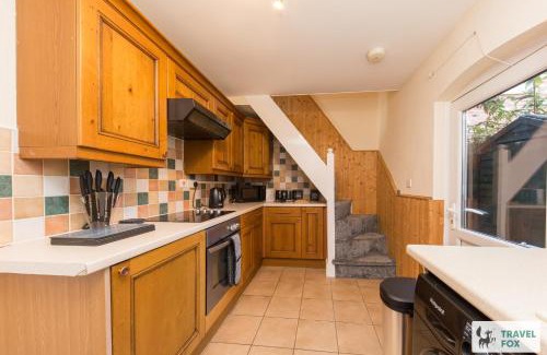 Rocester House | Rocester Rest close to Alton Towers & JCB, Netflix