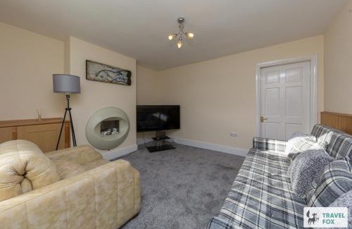 Rocester House | Rocester Rest close to Alton Towers & JCB, Netflix