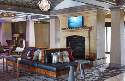 North Greece Hotel | Rochester Airport Marriott