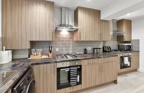 George Green House | Rochfords Serviced House with 5 Bedrooms, 4 bathrooms, upto12 beds