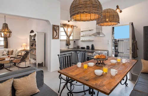 Emporio Villa | Rock Villa Legend: Modern Comfort in Timeless Caves/3BR