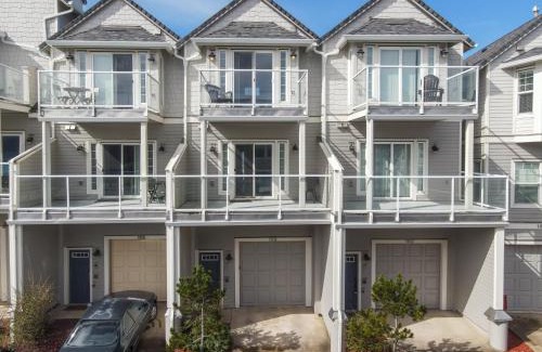 Rockaway Beach House | Rockaway beach vibes,Waterfront Oceanfront Rockaway Beach House near Downtown,WIFI, Washer Dryer