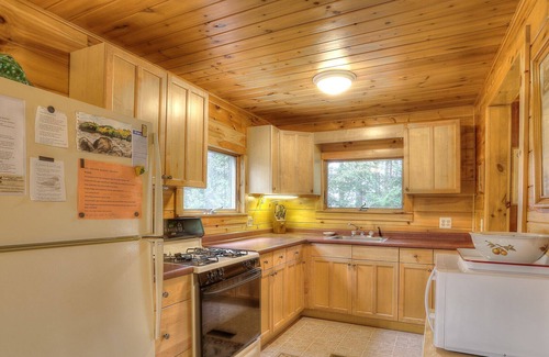 Rangeley Plantation House | Rockery - Cozy Cabin on Mooselookmeguntic Lake