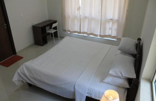 Oragadam Bed & Breakfast | Rockfort stay inn
