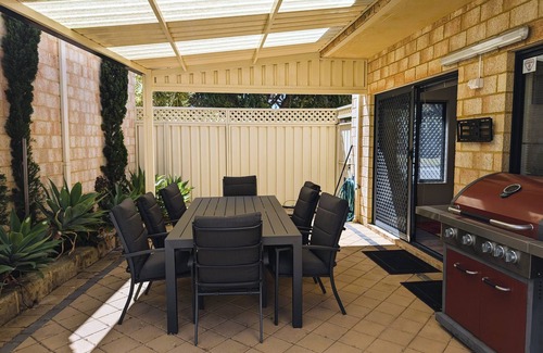 Rockingham Apartment | Rockingham Beach Townhouse - Your home away from home