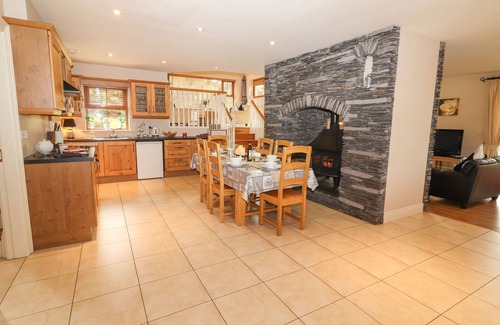 MacGillycuddy's Reeks Cottage | ROCKLANDS HOUSE, pet friendly in Beaufort, County Kerry