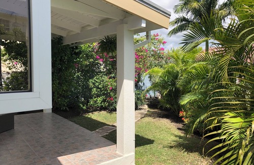 Marine Gardens Cottage | Rockley*Cottage*4mins Walk to Beach! Steps away from it all!