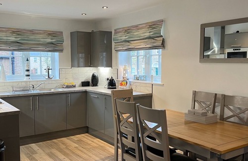 Filey Cottage | Rockpool Cottage, The Bay, 3 Bedroom, Sleeps 6, Leisure centre Dog friendly Wifi