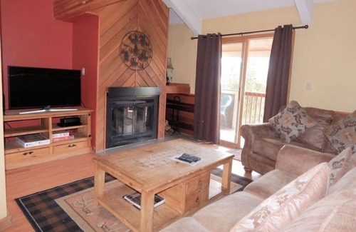 Historic District House | Rockridge Breathtaking 2BR Townhouse Ideal for Couples