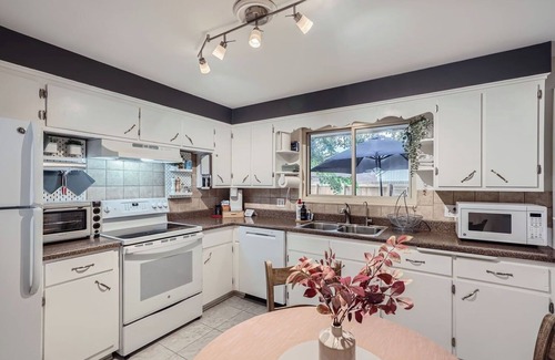 Arvada Plaza Area House | Rocky Garden Retreat: 3 Bedroom Near Denver