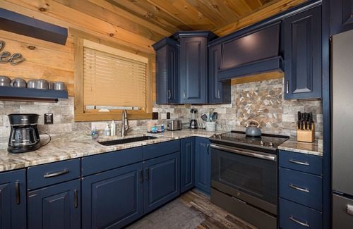 Gatlinburg - Pigeon Forge Cabin | Rocky Top Lagoon