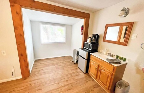 Howard House | Rocky Top Lodge Suite 6