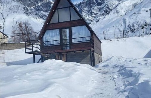 Gergeti Cabin | Rocky Views