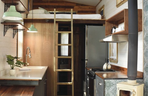 Lyons Resort | Rocky Waters – Cozy Tiny House Getaway for Families Near Estes Park