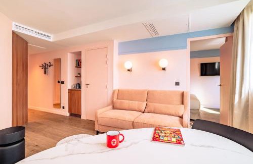 La Castellane Hotel | RockyPop Marseille Hôtel