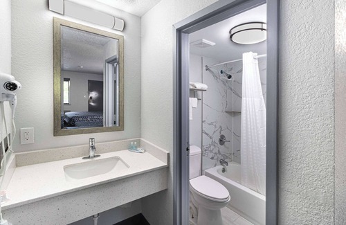 Hopewell Hotel | Rodeway Inn At Fort Lee