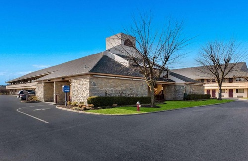 Columbus Hotel | Rodeway Inn Columbus West