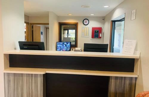 Columbus Hotel | Rodeway Inn Columbus West