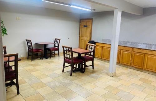 Columbus Hotel | Rodeway Inn Columbus West