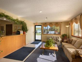 Delmont Hotel | Rodeway Inn Delmont