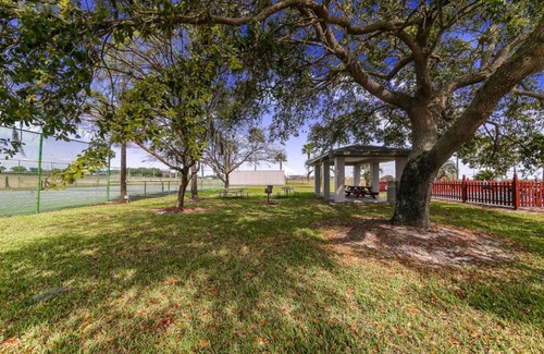 Haines City Hotel | Rodeway Inn & Suites
