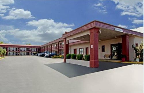 Canton Hotel | Rodeway Inn