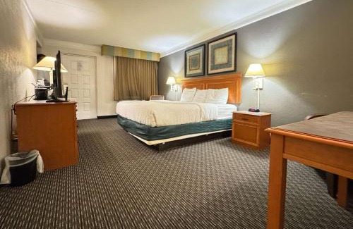 College Station Hotel | Rodeway Inn