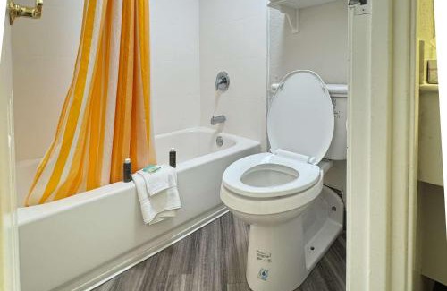 College Station Hotel | Rodeway Inn