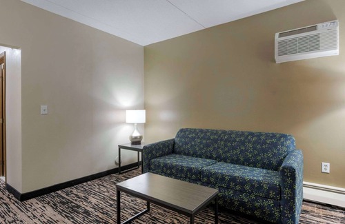 Grandville Hotel | Rodeway Inn