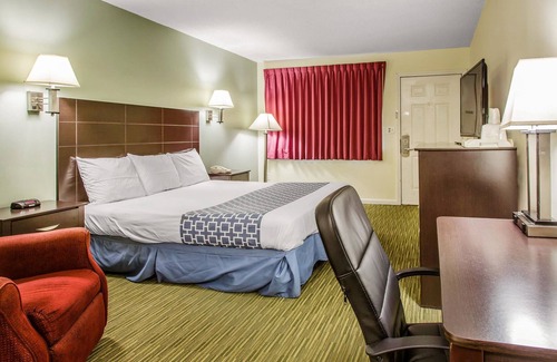 Groton Hotel | Rodeway Inn