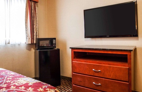Paterson Hotel | Rodeway Inn