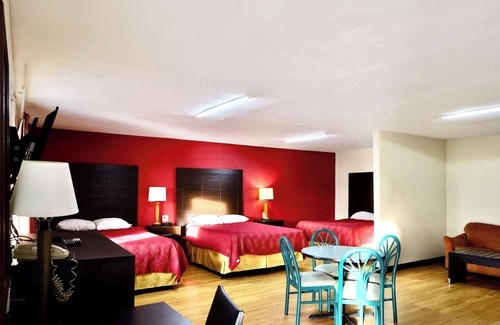 Pauls Valley Hotel | Rodeway Inn
