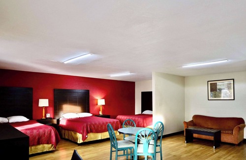Pauls Valley Hotel | Rodeway Inn