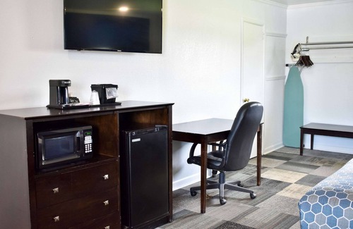 Swainsboro Hotel | Rodeway Inn